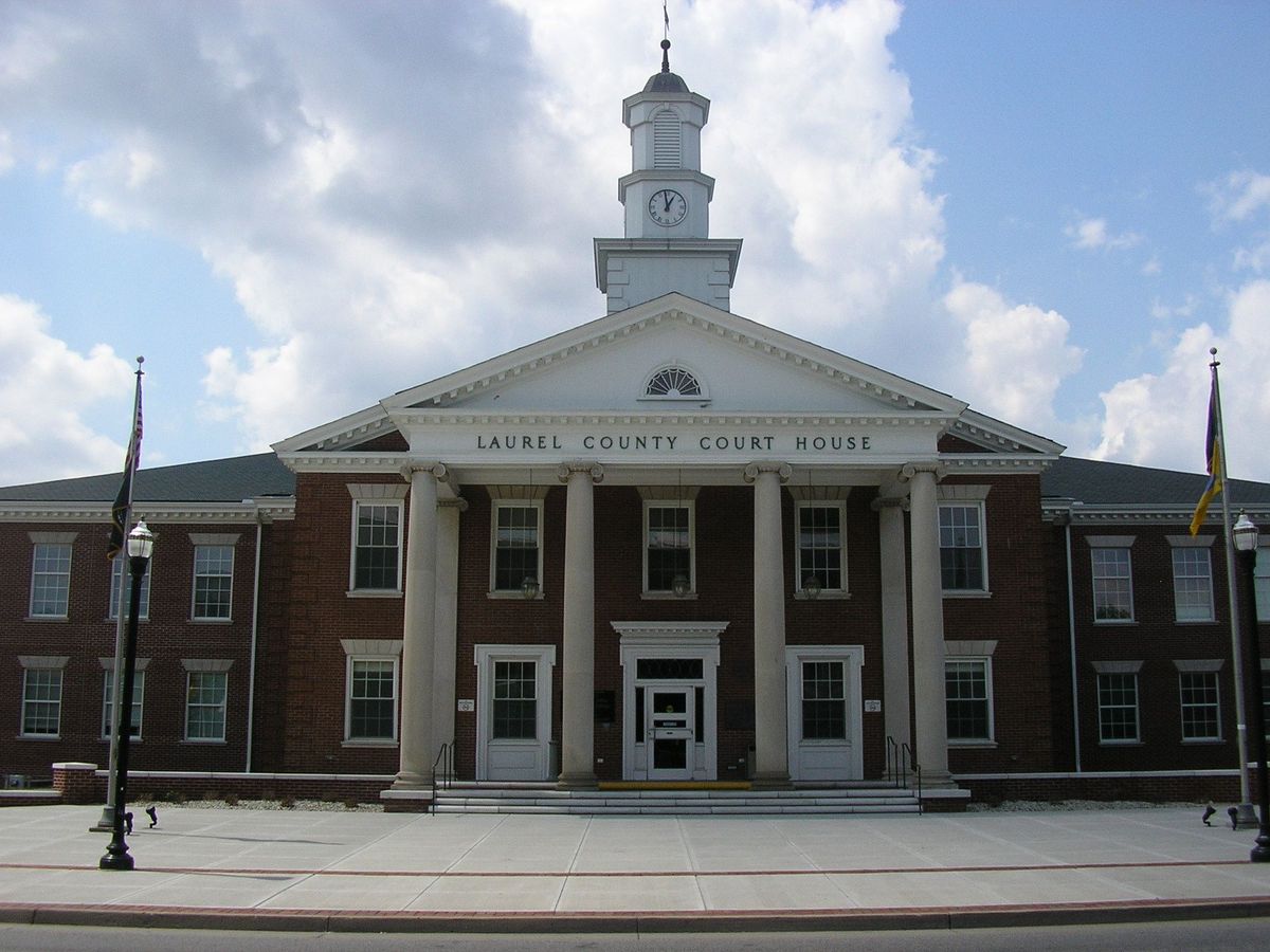 Laurel County Kentucky Courthouse.jpg — London, Kentucky